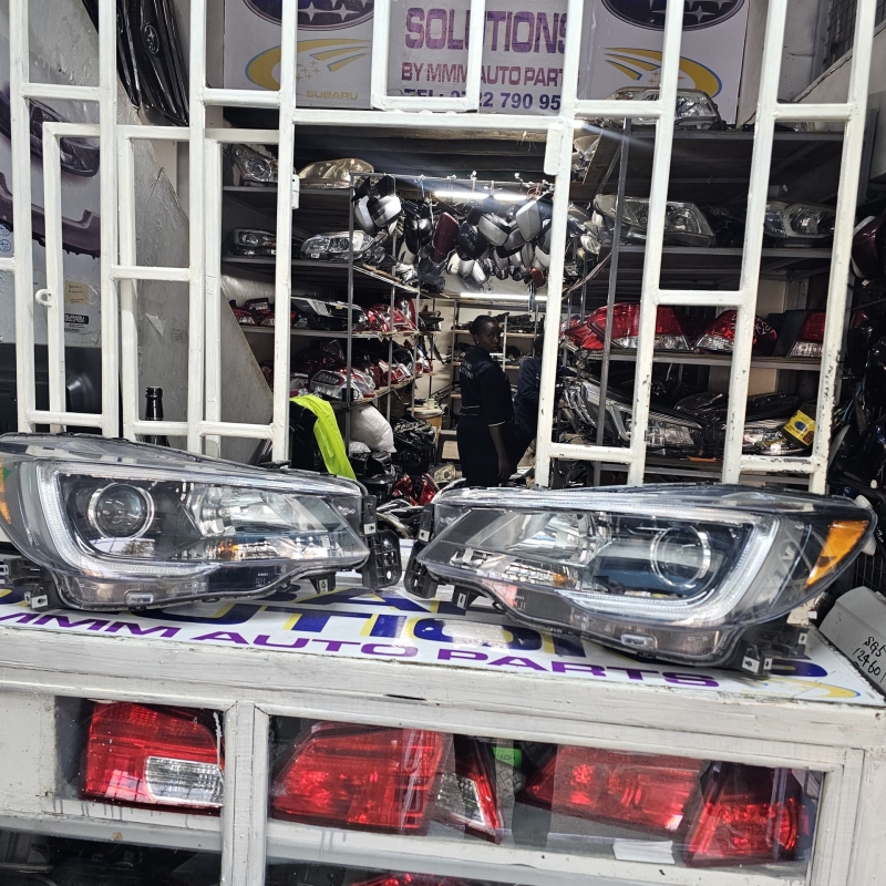 Subaru Legacy / Outback bn9 / bs9 Headlight