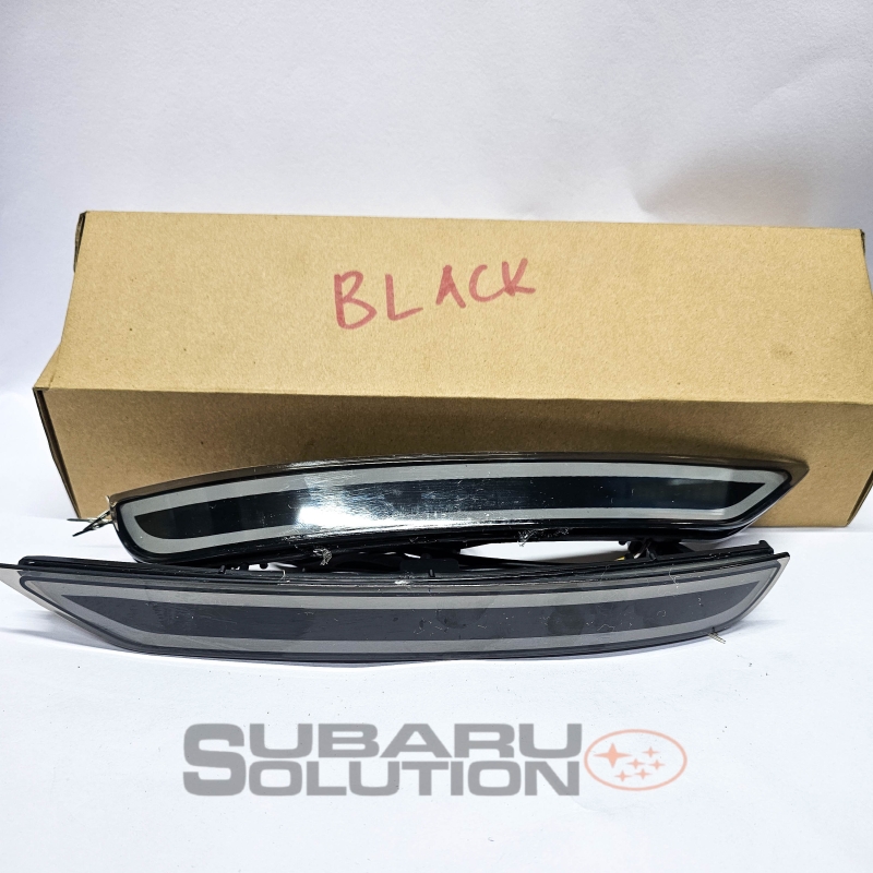 Black rear bumper reflectors for Subaru Forester