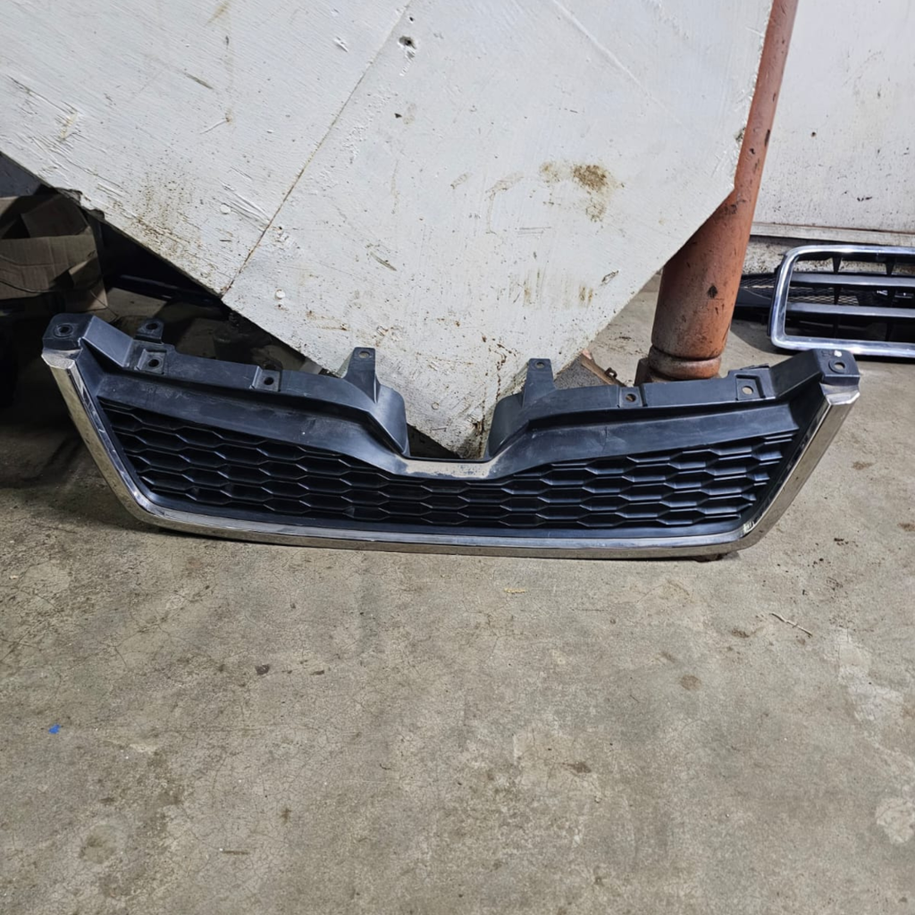 Subaru Forester SJ5/SJG Grill